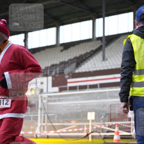 07.12.2025 - St. Pauli X-Mass-Run No. 15 Patografie http://msf.ph/oto/9383579 07.12.2025 10:25:02 Ziel 1012, 3962, 4335, 4431, 4474, 4513, 4514, 4846 meine-sportfotos.de