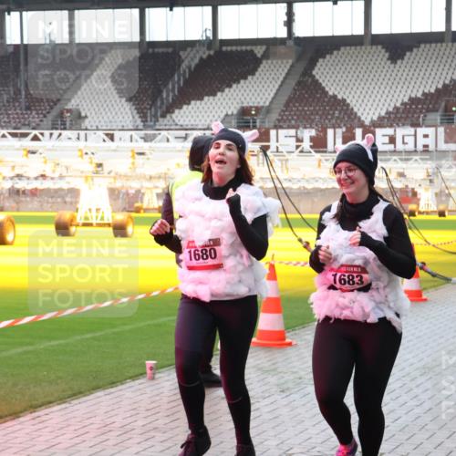 07.12.2025 - St. Pauli X-Mass-Run No. 15 Luisa Fischer http://msf.ph/oto/9383580 07.12.2025 10:53:57 Ziel 1680, 15, 1683, 106, 106, 500, 510, 546, 1478, 1679, 1680, 1681, 1682, 1683, 1684, 3128 meine-sportfotos.de