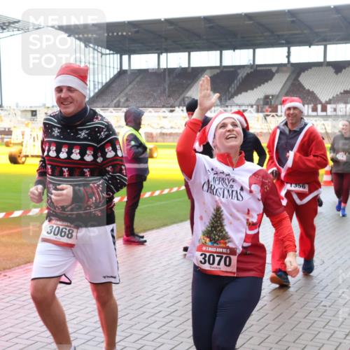 07.12.2025 - St. Pauli X-Mass-Run No. 15 Luisa Fischer http://msf.ph/oto/9383593 07.12.2025 11:26:27 Ziel 3068, 15, 3070, 1356, 610, 624, 674, 678, 1079, 1334, 1339, 1344, 1345, 1356, 1379, 1388, 1498, 1501, 1593, 1672, 1673, 2055, 2059, 2063, 2066, 2069, 2074, 2088, 2124, 2145, 2161, 2166, 2198, 2255, 2257, 2260, 2265, 2498, 2637, 2786, 2795, 3050, 3051, 3068, 3070, 3094, 3217, 3257, 3258, 3260, 3261, 3607, 4654, 4825 meine-sportfotos.de