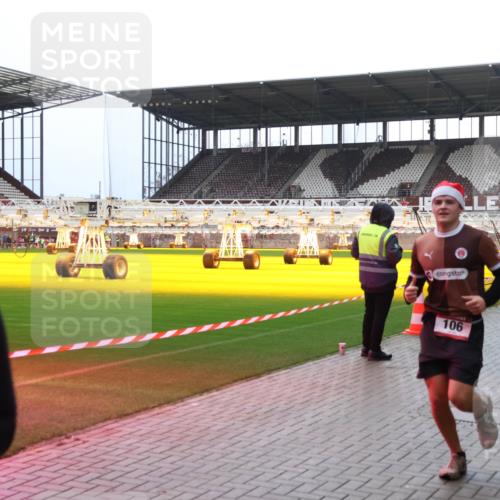 07.12.2025 - St. Pauli X-Mass-Run No. 15 Luisa Fischer http://msf.ph/oto/9383595 07.12.2025 10:53:59 Ziel 3128, 106, 106, 546, 1478, 1679, 1680, 1681, 1682, 1683, 1684, 3128 meine-sportfotos.de