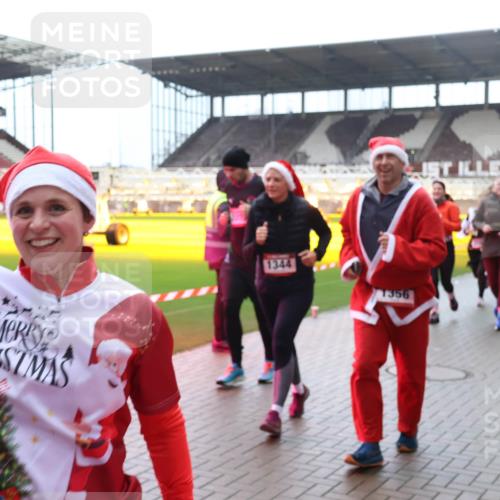 07.12.2025 - St. Pauli X-Mass-Run No. 15 Luisa Fischer http://msf.ph/oto/9383602 07.12.2025 11:26:28 Ziel 1344, 1356, 610, 624, 674, 678, 1079, 1334, 1339, 1344, 1345, 1356, 1379, 1388, 1498, 1501, 1593, 1632, 1672, 1673, 2055, 2059, 2063, 2066, 2069, 2074, 2088, 2124, 2145, 2161, 2166, 2198, 2255, 2257, 2260, 2265, 2498, 2637, 2786, 2795, 3050, 3051, 3068, 3070, 3094, 3217, 3257, 3258, 3260, 3261, 3607, 4654, 4825 meine-sportfotos.de