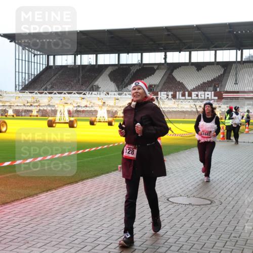 07.12.2025 - St. Pauli X-Mass-Run No. 15 Luisa Fischer http://msf.ph/oto/9383603 07.12.2025 10:54:02 Ziel 128, 1682, 106, 546, 1478, 1679, 1680, 1681, 1682, 1683, 1684, 3128 meine-sportfotos.de