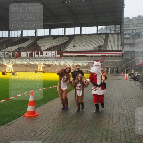 07.12.2025 - St. Pauli X-Mass-Run No. 15 Fabian Wolf http://msf.ph/oto/9383607 07.12.2025 10:11:03 Ziel 57, 979, 983, 1148, 1149, 1150, 1426, 1929, 1935, 2530 meine-sportfotos.de
