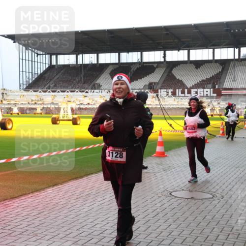 07.12.2025 - St. Pauli X-Mass-Run No. 15 Luisa Fischer http://msf.ph/oto/9383608 07.12.2025 10:54:03 Ziel 15, 3128, 1, 1682, 106, 546, 1478, 1679, 1680, 1681, 1682, 1683, 1684, 3128 meine-sportfotos.de