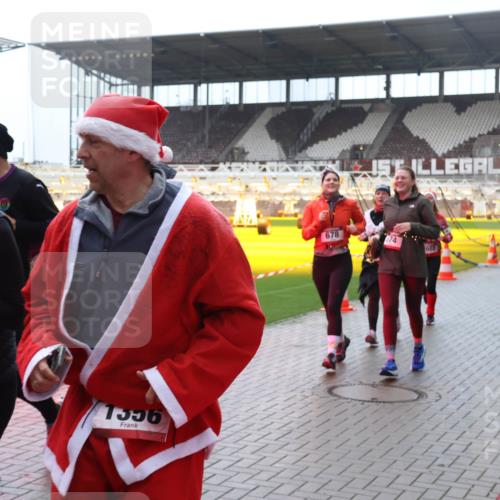 07.12.2025 - St. Pauli X-Mass-Run No. 15 Luisa Fischer http://msf.ph/oto/9383609 07.12.2025 11:26:29 Ziel 1344, 1556, 678, 74, 1507, 610, 624, 674, 678, 1079, 1334, 1339, 1344, 1345, 1356, 1379, 1388, 1498, 1501, 1593, 1632, 1672, 1673, 2055, 2059, 2063, 2066, 2069, 2074, 2088, 2124, 2145, 2161, 2166, 2198, 2255, 2257, 2260, 2265, 2498, 2637, 2786, 2795, 3050, 3051, 3068, 3070, 3094, 3217, 3257, 3258, 3260, 3261, 3607, 4654, 4825 meine-sportfotos.de