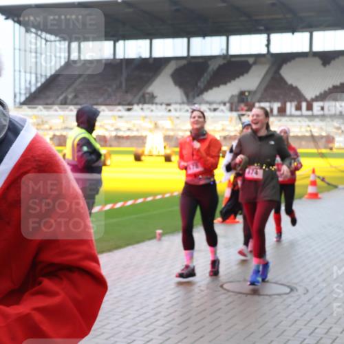 07.12.2025 - St. Pauli X-Mass-Run No. 15 Luisa Fischer http://msf.ph/oto/9383611 07.12.2025 11:26:29 Ziel 610, 624, 674, 678, 1079, 1334, 1339, 1344, 1345, 1356, 1379, 1388, 1498, 1501, 1593, 1632, 1672, 1673, 2055, 2059, 2063, 2066, 2069, 2074, 2088, 2124, 2145, 2161, 2166, 2198, 2255, 2257, 2260, 2265, 2498, 2637, 2786, 2795, 3050, 3051, 3068, 3070, 3094, 3217, 3257, 3258, 3260, 3261, 3607, 4654, 4825 meine-sportfotos.de