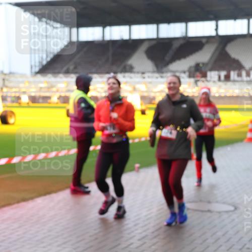 07.12.2025 - St. Pauli X-Mass-Run No. 15 Luisa Fischer http://msf.ph/oto/9383616 07.12.2025 11:26:30 Ziel 610, 624, 674, 678, 1079, 1334, 1339, 1344, 1345, 1356, 1379, 1388, 1498, 1501, 1593, 1632, 1672, 1673, 2055, 2059, 2063, 2066, 2069, 2074, 2088, 2124, 2145, 2161, 2166, 2198, 2255, 2257, 2260, 2265, 2637, 2786, 2795, 3050, 3051, 3068, 3070, 3094, 3217, 3257, 3258, 3260, 3261, 3607, 4654 meine-sportfotos.de