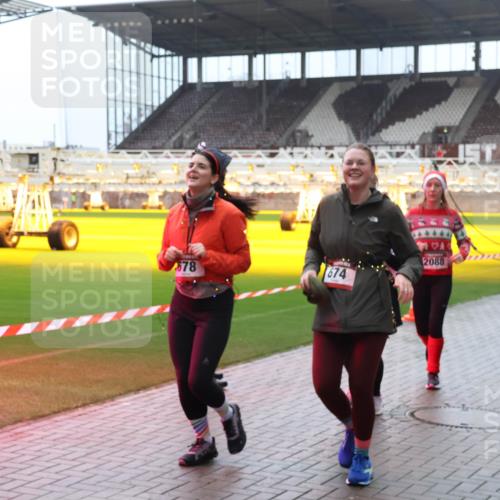 07.12.2025 - St. Pauli X-Mass-Run No. 15 Luisa Fischer http://msf.ph/oto/9383618 07.12.2025 11:26:30 Ziel 678, 674, 408, 2088, 610, 624, 674, 678, 1079, 1334, 1339, 1344, 1345, 1356, 1379, 1388, 1498, 1501, 1593, 1632, 1672, 1673, 2055, 2059, 2063, 2066, 2069, 2074, 2088, 2124, 2145, 2161, 2166, 2198, 2255, 2257, 2260, 2265, 2637, 2786, 2795, 3050, 3051, 3068, 3070, 3094, 3217, 3257, 3258, 3260, 3261, 3607, 4654 meine-sportfotos.de