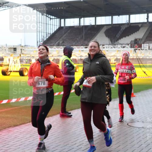 07.12.2025 - St. Pauli X-Mass-Run No. 15 Luisa Fischer http://msf.ph/oto/9383621 07.12.2025 11:26:30 Ziel 678, 2088, 610, 624, 674, 678, 1079, 1334, 1339, 1344, 1345, 1356, 1379, 1388, 1498, 1501, 1593, 1632, 1672, 1673, 2055, 2059, 2063, 2066, 2069, 2074, 2088, 2124, 2145, 2161, 2166, 2198, 2255, 2257, 2260, 2265, 2637, 2786, 2795, 3050, 3051, 3068, 3070, 3094, 3217, 3257, 3258, 3260, 3261, 3607, 4654 meine-sportfotos.de