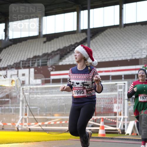 07.12.2025 - St. Pauli X-Mass-Run No. 15 Patografie http://msf.ph/oto/9383626 07.12.2025 10:25:08 Ziel 1012, 1977, 1987, 1995, 3962, 4201, 4204, 4335, 4431, 4513, 4514 meine-sportfotos.de