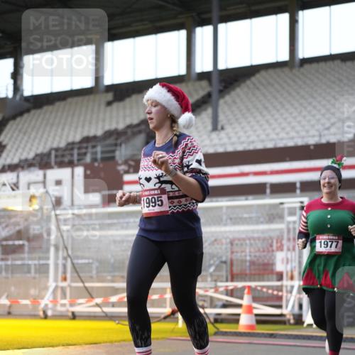 07.12.2025 - St. Pauli X-Mass-Run No. 15 Patografie http://msf.ph/oto/9383635 07.12.2025 10:25:09 Ziel 1012, 1977, 1987, 1995, 3962, 4121, 4201, 4204, 4284, 4335, 4431, 4513, 4514 meine-sportfotos.de