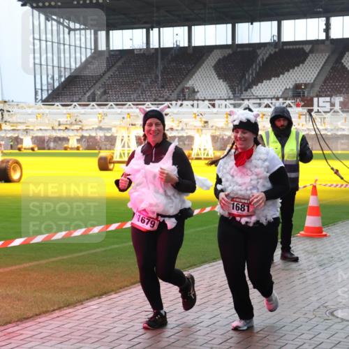 07.12.2025 - St. Pauli X-Mass-Run No. 15 Luisa Fischer http://msf.ph/oto/9383640 07.12.2025 10:54:09 Ziel 1679, 1681, 106, 546, 1478, 1679, 1680, 1681, 1682, 1683, 3128, 4814 meine-sportfotos.de