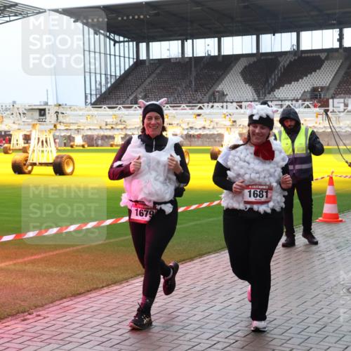 07.12.2025 - St. Pauli X-Mass-Run No. 15 Luisa Fischer http://msf.ph/oto/9383642 07.12.2025 10:54:10 Ziel 1679, 15, 1681, 106, 546, 1478, 1679, 1680, 1681, 1682, 1683, 3128, 4814 meine-sportfotos.de
