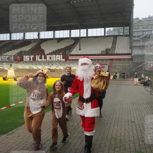 07.12.2025 - St. Pauli X-Mass-Run No. 15 Fabian Wolf http://msf.ph/oto/9383646 07.12.2025 10:11:04 Ziel 57, 979, 983, 1148, 1149, 1150, 1426, 1929, 1935, 2530 meine-sportfotos.de