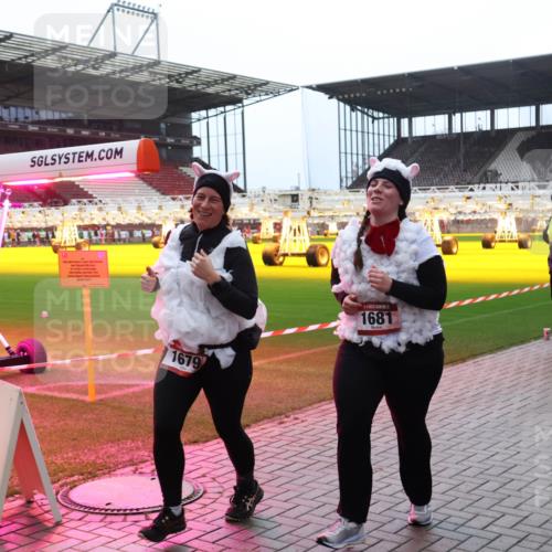 07.12.2025 - St. Pauli X-Mass-Run No. 15 Luisa Fischer http://msf.ph/oto/9383649 07.12.2025 10:54:11 Ziel 1679, 1681, 106, 546, 1478, 1679, 1680, 1681, 1682, 1683, 3128, 4814 meine-sportfotos.de