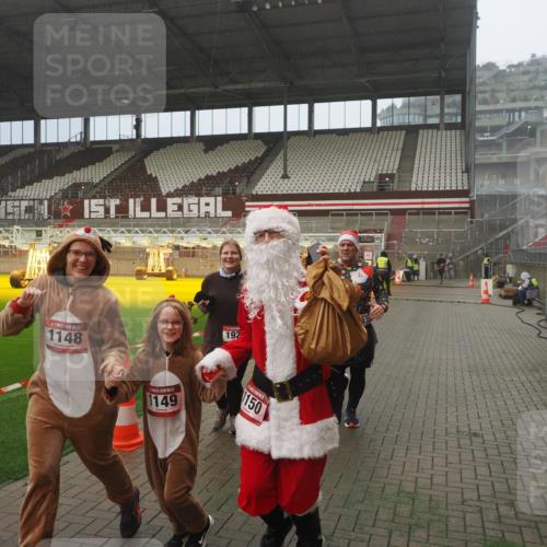 07.12.2025 - St. Pauli X-Mass-Run No. 15 Fabian Wolf http://msf.ph/oto/9383652 07.12.2025 10:11:05 Ziel 57, 979, 983, 1148, 1149, 1150, 1426, 1929, 1935, 2530 meine-sportfotos.de