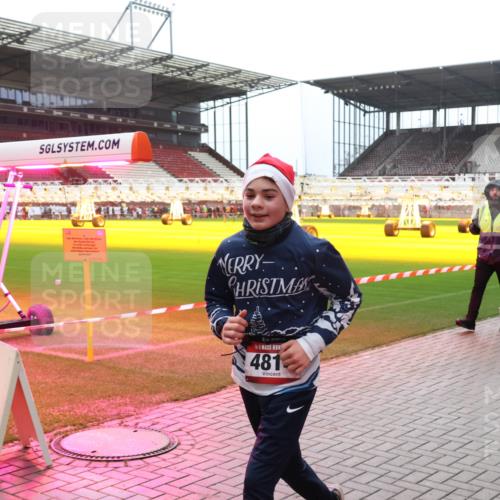07.12.2025 - St. Pauli X-Mass-Run No. 15 Luisa Fischer http://msf.ph/oto/9383658 07.12.2025 10:54:34 Ziel 481, 1478, 1489, 4814 meine-sportfotos.de