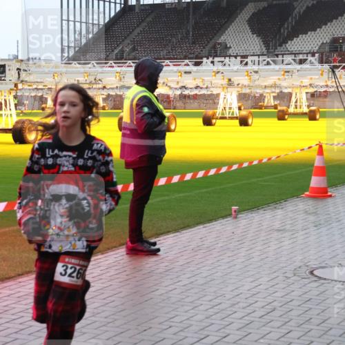 07.12.2025 - St. Pauli X-Mass-Run No. 15 Luisa Fischer http://msf.ph/oto/9383668 07.12.2025 11:26:40 Ziel 3260, 610, 624, 674, 678, 1079, 1344, 1345, 1356, 1498, 1501, 1593, 1632, 1673, 2055, 2059, 2063, 2066, 2069, 2074, 2088, 2124, 2145, 2161, 2166, 2198, 2255, 2257, 2260, 2265, 2637, 2748, 2749, 2786, 2795, 3050, 3051, 3068, 3070, 3094, 3217, 3257, 3258, 3260, 3261, 3607 meine-sportfotos.de