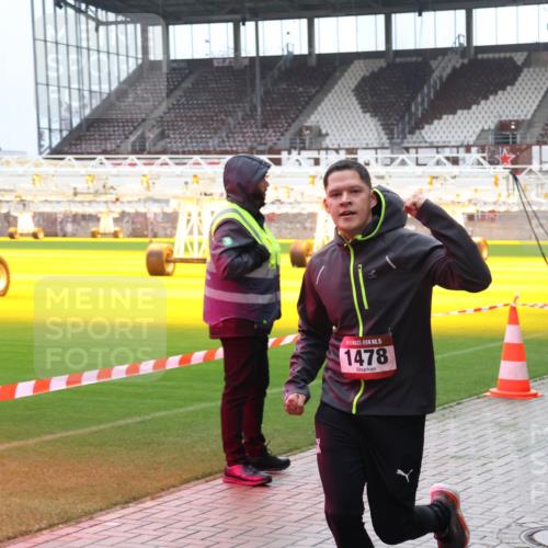 07.12.2025 - St. Pauli X-Mass-Run No. 15 Luisa Fischer http://msf.ph/oto/9383669 07.12.2025 10:54:36 Ziel 15, 1478, 1, 1478, 1489, 4814 meine-sportfotos.de