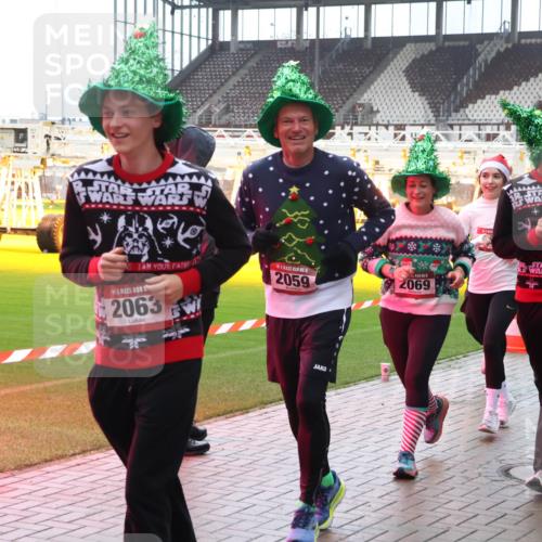07.12.2025 - St. Pauli X-Mass-Run No. 15 Luisa Fischer http://msf.ph/oto/9383676 07.12.2025 11:26:53 Ziel 2063, 2059, 2069, 2066, 2260, 205, 209, 610, 624, 674, 678, 1344, 1345, 1356, 1498, 1501, 1632, 2024, 2026, 2059, 2063, 2066, 2069, 2074, 2088, 2124, 2145, 2161, 2166, 2176, 2198, 2234, 2236, 2237, 2240, 2255, 2257, 2260, 2265, 2637, 2748, 2749, 2786, 2795, 2813, 2942, 3068, 3070, 3094, 3217, 3257, 3258, 3260, 3261, 3607, 4884 meine-sportfotos.de
