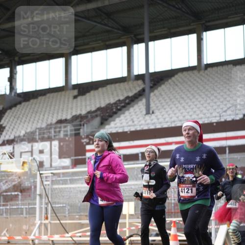 07.12.2025 - St. Pauli X-Mass-Run No. 15 Patografie http://msf.ph/oto/9383677 07.12.2025 10:25:14 Ziel 1012, 1247, 1631, 1977, 1987, 1995, 2029, 3962, 4118, 4119, 4121, 4201, 4204, 4284, 4335, 4445, 4482, 4485 meine-sportfotos.de