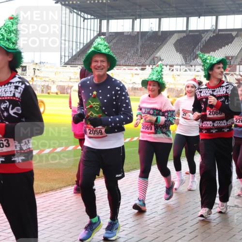 07.12.2025 - St. Pauli X-Mass-Run No. 15 Luisa Fischer http://msf.ph/oto/9383680 07.12.2025 11:26:53 Ziel 485, 2063, 2059, 2069, 20, 2066, 2260, 624, 1, 15, 2074, 205, 209, 610, 624, 674, 678, 1344, 1345, 1356, 1498, 1501, 1632, 2024, 2026, 2059, 2063, 2066, 2069, 2074, 2088, 2124, 2145, 2161, 2166, 2176, 2198, 2234, 2236, 2237, 2240, 2255, 2257, 2260, 2265, 2637, 2748, 2749, 2786, 2795, 2813, 2942, 3068, 3070, 3094, 3217, 3257, 3258, 3260, 3261, 3607, 4884 meine-sportfotos.de