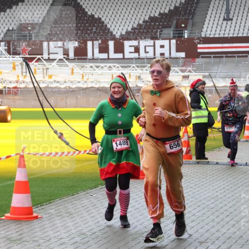 07.12.2025 - St. Pauli X-Mass-Run No. 15 Luisa Fischer http://msf.ph/oto/9383689 07.12.2025 10:54:58 Ziel 1489, 656, 1177, 2358, 2286, 656, 692, 1177, 1489, 2286, 2328, 2358, 2360, 2832, 3391, 3437 meine-sportfotos.de