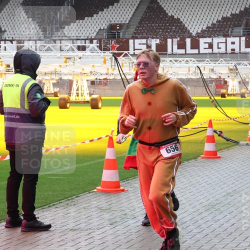 07.12.2025 - St. Pauli X-Mass-Run No. 15 Luisa Fischer http://msf.ph/oto/9383697 07.12.2025 10:54:59 Ziel 656, 1177, 656, 692, 1177, 1489, 2286, 2328, 2358, 2360, 2832, 3391, 3437 meine-sportfotos.de