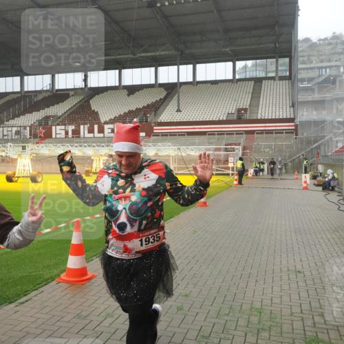 07.12.2025 - St. Pauli X-Mass-Run No. 15 Fabian Wolf http://msf.ph/oto/9383702 07.12.2025 10:11:06 Ziel 57, 979, 983, 1148, 1149, 1150, 1426, 1929, 1935, 2530 meine-sportfotos.de