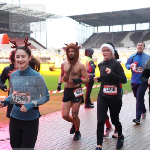 07.12.2025 - St. Pauli X-Mass-Run No. 15 Luisa Fischer http://msf.ph/oto/9383703 07.12.2025 11:26:56 Ziel 2260, 624, 1498, 632, 1501, 205, 209, 610, 624, 674, 1345, 1498, 1501, 1632, 2024, 2026, 2059, 2063, 2066, 2069, 2074, 2088, 2124, 2145, 2161, 2166, 2175, 2176, 2198, 2234, 2236, 2237, 2240, 2255, 2257, 2260, 2265, 2637, 2748, 2749, 2786, 2795, 2813, 2942, 3094, 3217, 3257, 3258, 3260, 3261, 3607, 4884 meine-sportfotos.de