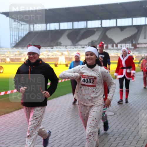 07.12.2025 - St. Pauli X-Mass-Run No. 15 Luisa Fischer http://msf.ph/oto/9383708 07.12.2025 10:13:46 Ziel 4082, 80, 88, 970, 1044, 1062, 1126, 1220, 1397, 1733, 2687, 2711, 2712, 2905, 3588, 3589, 4081, 4082, 4083, 4487, 4664 meine-sportfotos.de