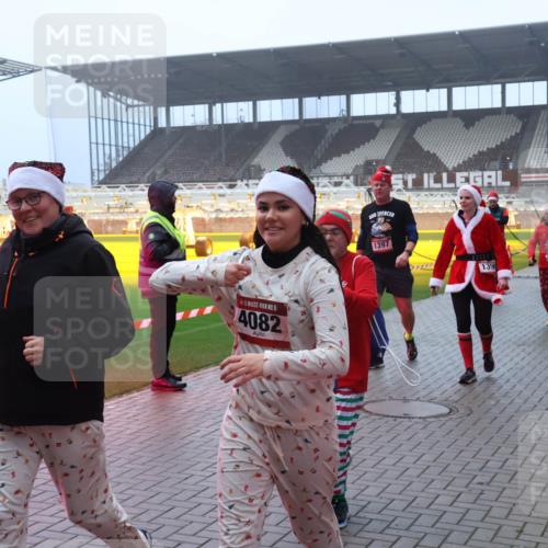 07.12.2025 - St. Pauli X-Mass-Run No. 15 Luisa Fischer http://msf.ph/oto/9383711 07.12.2025 10:13:46 Ziel 15, 4082, 1397, 139, 35, 80, 88, 970, 1044, 1062, 1126, 1220, 1397, 1733, 2687, 2711, 2712, 2905, 3588, 3589, 4081, 4082, 4083, 4487, 4664 meine-sportfotos.de