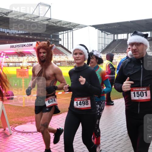 07.12.2025 - St. Pauli X-Mass-Run No. 15 Luisa Fischer http://msf.ph/oto/9383714 07.12.2025 11:26:56 Ziel 624, 5, 1498, 15, 1501, 32, 205, 209, 610, 624, 674, 1345, 1498, 1501, 1632, 2024, 2026, 2059, 2063, 2066, 2069, 2074, 2088, 2124, 2145, 2161, 2166, 2175, 2176, 2198, 2234, 2236, 2237, 2240, 2255, 2257, 2260, 2265, 2637, 2748, 2749, 2786, 2795, 2813, 2942, 3094, 3217, 3257, 3258, 3260, 3261, 3607, 4884 meine-sportfotos.de
