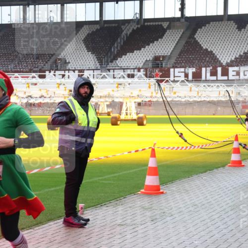 07.12.2025 - St. Pauli X-Mass-Run No. 15 Luisa Fischer http://msf.ph/oto/9383718 07.12.2025 10:55:01 Ziel 1489, 1177, 656, 692, 1177, 1489, 2286, 2328, 2358, 2360, 2832, 3391, 3437 meine-sportfotos.de