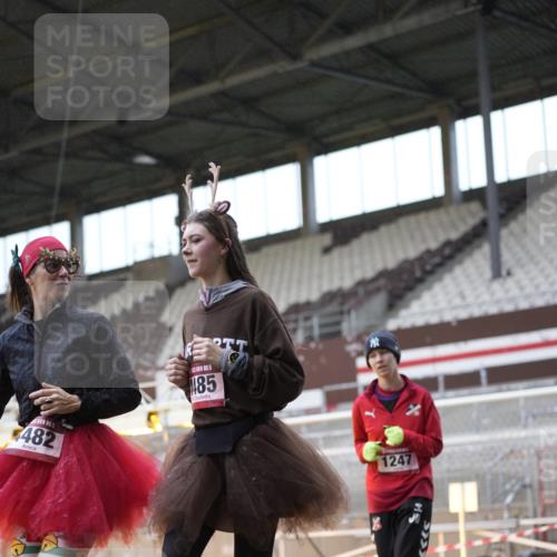 07.12.2025 - St. Pauli X-Mass-Run No. 15 Patografie http://msf.ph/oto/9383720 07.12.2025 10:25:17 Ziel 1247, 1631, 1977, 1987, 1995, 2029, 3962, 4118, 4119, 4121, 4201, 4204, 4284, 4335, 4445, 4482, 4485 meine-sportfotos.de