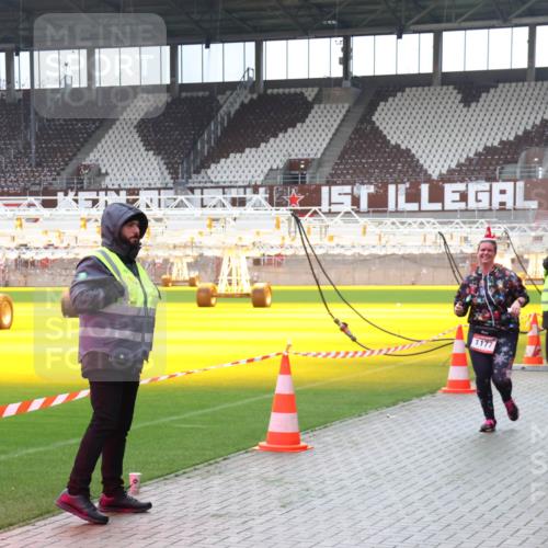 07.12.2025 - St. Pauli X-Mass-Run No. 15 Luisa Fischer http://msf.ph/oto/9383721 07.12.2025 10:55:02 Ziel 1177, 2358, 656, 692, 1177, 1393, 1489, 2286, 2328, 2358, 2360, 2832, 3391, 3437 meine-sportfotos.de