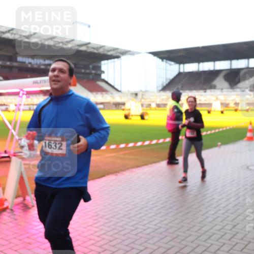 07.12.2025 - St. Pauli X-Mass-Run No. 15 Luisa Fischer http://msf.ph/oto/9383722 07.12.2025 11:26:58 Ziel 1632, 205, 209, 610, 624, 1345, 1498, 1501, 1632, 2024, 2026, 2059, 2063, 2066, 2069, 2074, 2088, 2124, 2175, 2176, 2234, 2236, 2237, 2240, 2257, 2260, 2637, 2748, 2749, 2786, 2795, 2813, 2942, 2972, 2979, 3094, 3217, 3257, 3258, 3260, 3261, 3607, 4884 meine-sportfotos.de
