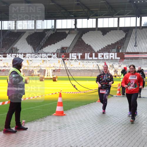 07.12.2025 - St. Pauli X-Mass-Run No. 15 Luisa Fischer http://msf.ph/oto/9383724 07.12.2025 10:55:02 Ziel 1177, 2358, 2286, 656, 692, 1177, 1393, 1489, 2286, 2328, 2358, 2360, 2832, 3391, 3437 meine-sportfotos.de