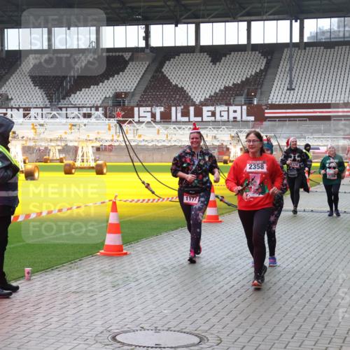 07.12.2025 - St. Pauli X-Mass-Run No. 15 Luisa Fischer http://msf.ph/oto/9383731 07.12.2025 10:55:03 Ziel 1177, 2358, 2328, 2286, 656, 692, 1177, 1393, 1489, 2286, 2328, 2358, 2360, 2832, 3391, 3437 meine-sportfotos.de