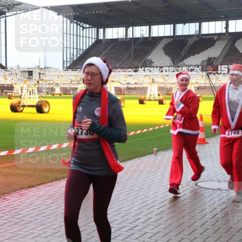 07.12.2025 - St. Pauli X-Mass-Run No. 15 Luisa Fischer http://msf.ph/oto/9383733 07.12.2025 11:26:59 Ziel 2730, 2748, 2749, 2813, 205, 209, 610, 624, 1345, 1498, 1501, 1632, 2024, 2026, 2059, 2063, 2066, 2069, 2074, 2088, 2124, 2175, 2176, 2234, 2236, 2237, 2240, 2257, 2260, 2637, 2748, 2749, 2786, 2795, 2813, 2942, 2972, 2979, 3094, 3217, 3257, 3258, 3260, 3261, 3607, 4884 meine-sportfotos.de