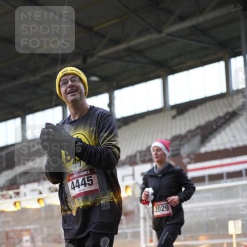 07.12.2025 - St. Pauli X-Mass-Run No. 15 Patografie http://msf.ph/oto/9383739 07.12.2025 10:25:18 Ziel 1247, 1631, 1977, 1987, 1995, 2029, 3962, 4118, 4119, 4121, 4201, 4204, 4284, 4335, 4445, 4482, 4485 meine-sportfotos.de