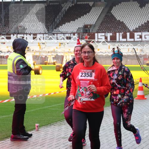 07.12.2025 - St. Pauli X-Mass-Run No. 15 Luisa Fischer http://msf.ph/oto/9383744 07.12.2025 10:55:04 Ziel 15, 2358, 2328, 656, 692, 1177, 1393, 1489, 2286, 2328, 2358, 2360, 2832, 3391, 3437 meine-sportfotos.de