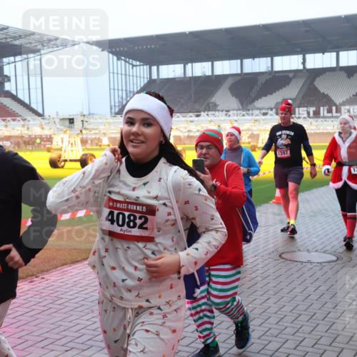 07.12.2025 - St. Pauli X-Mass-Run No. 15 Luisa Fischer http://msf.ph/oto/9383752 07.12.2025 10:13:47 Ziel 15, 4082, 1397, 139, 80, 88, 970, 1044, 1062, 1126, 1220, 1397, 1733, 2687, 2711, 2712, 2905, 3588, 3589, 4081, 4082, 4083, 4487, 4664 meine-sportfotos.de