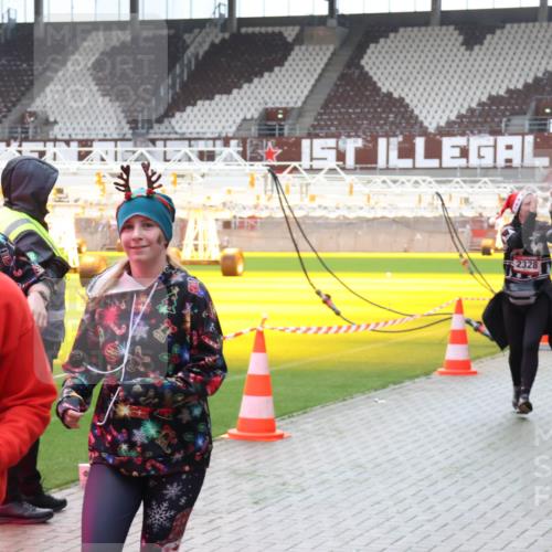 07.12.2025 - St. Pauli X-Mass-Run No. 15 Luisa Fischer http://msf.ph/oto/9383753 07.12.2025 10:55:05 Ziel 15, 2358, 2328, 2286, 656, 692, 1177, 1393, 1489, 2286, 2328, 2358, 2360, 2832, 3391, 3437 meine-sportfotos.de