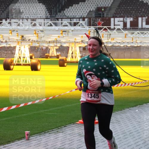07.12.2025 - St. Pauli X-Mass-Run No. 15 Luisa Fischer http://msf.ph/oto/9383764 07.12.2025 11:27:04 Ziel 15, 1345, 205, 209, 610, 624, 1080, 1345, 1498, 1501, 1632, 2024, 2026, 2059, 2063, 2066, 2069, 2072, 2074, 2124, 2175, 2176, 2234, 2236, 2237, 2240, 2257, 2260, 2637, 2748, 2749, 2786, 2789, 2790, 2795, 2813, 2942, 2972, 2979, 3217, 3257, 3258, 3260, 3261, 3607, 4884 meine-sportfotos.de