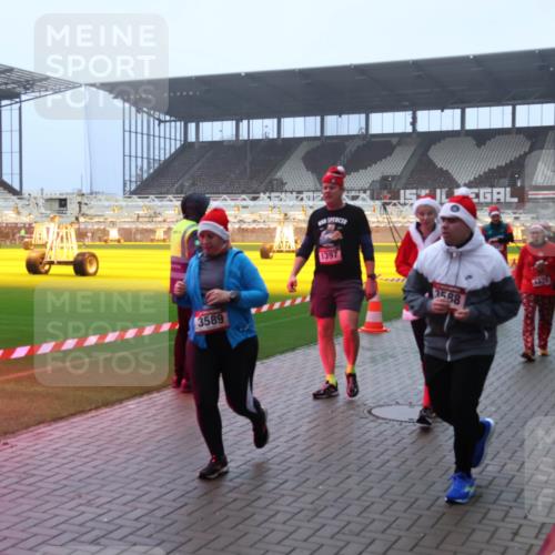 07.12.2025 - St. Pauli X-Mass-Run No. 15 Luisa Fischer http://msf.ph/oto/9383770 07.12.2025 10:13:48 Ziel 3589, 17, 1397, 3588, 80, 88, 970, 1044, 1062, 1126, 1220, 1397, 1699, 1733, 2687, 2711, 2712, 2905, 3588, 3589, 4081, 4082, 4083, 4487, 4664 meine-sportfotos.de