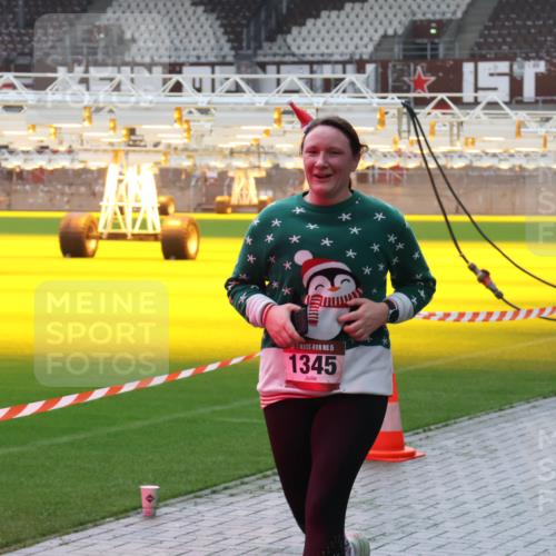07.12.2025 - St. Pauli X-Mass-Run No. 15 Luisa Fischer http://msf.ph/oto/9383772 07.12.2025 11:27:04 Ziel 15, 1345, 205, 209, 610, 624, 1080, 1345, 1498, 1501, 1632, 2024, 2026, 2059, 2063, 2066, 2069, 2072, 2074, 2124, 2175, 2176, 2234, 2236, 2237, 2240, 2257, 2260, 2637, 2748, 2749, 2786, 2789, 2790, 2795, 2813, 2942, 2972, 2979, 3217, 3257, 3258, 3260, 3261, 3607, 4884 meine-sportfotos.de