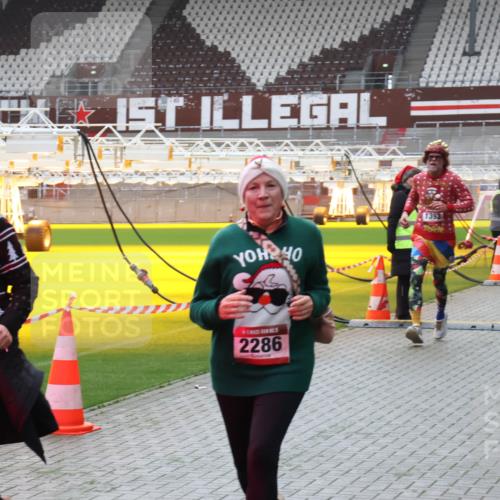 07.12.2025 - St. Pauli X-Mass-Run No. 15 Luisa Fischer http://msf.ph/oto/9383779 07.12.2025 10:55:09 Ziel 2328, 2286, 656, 692, 1177, 1393, 1489, 2286, 2328, 2358, 2360, 2832, 3391, 3437 meine-sportfotos.de