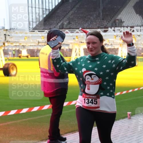 07.12.2025 - St. Pauli X-Mass-Run No. 15 Luisa Fischer http://msf.ph/oto/9383780 07.12.2025 11:27:05 Ziel 15, 1345, 711, 205, 209, 610, 624, 1080, 1345, 1498, 1501, 1632, 2024, 2026, 2059, 2063, 2066, 2069, 2072, 2074, 2124, 2175, 2176, 2234, 2236, 2237, 2240, 2257, 2260, 2637, 2748, 2749, 2786, 2789, 2790, 2795, 2813, 2942, 2972, 2979, 3217, 3257, 3258, 3260, 3261, 3607, 4884 meine-sportfotos.de