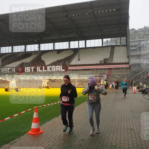 07.12.2025 - St. Pauli X-Mass-Run No. 15 Fabian Wolf http://msf.ph/oto/9383793 07.12.2025 10:11:17 Ziel 1969, 3354, 3815, 4499, 4525, 4661 meine-sportfotos.de